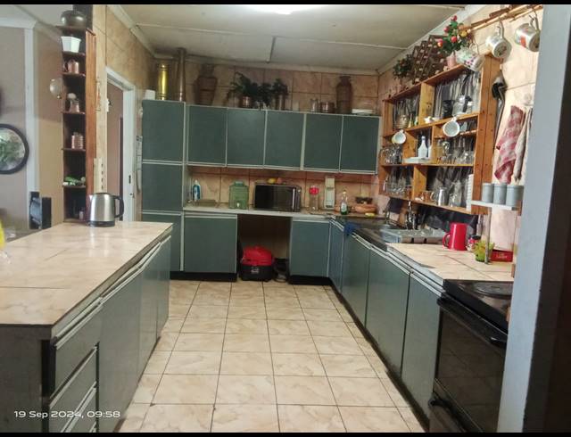 10 BEDROOM HOUSE FOR SALE IN SPAARWATER AH